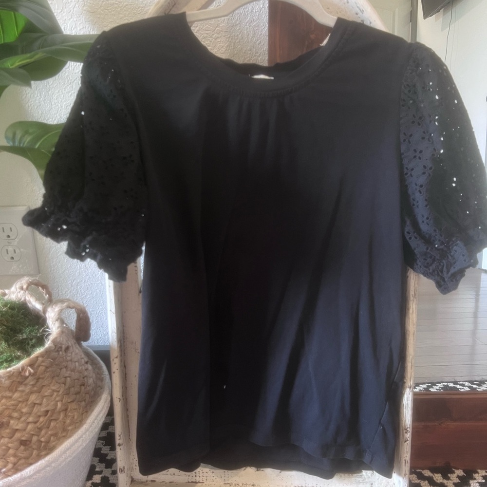 Black Top w/ Detailed Sleeve
